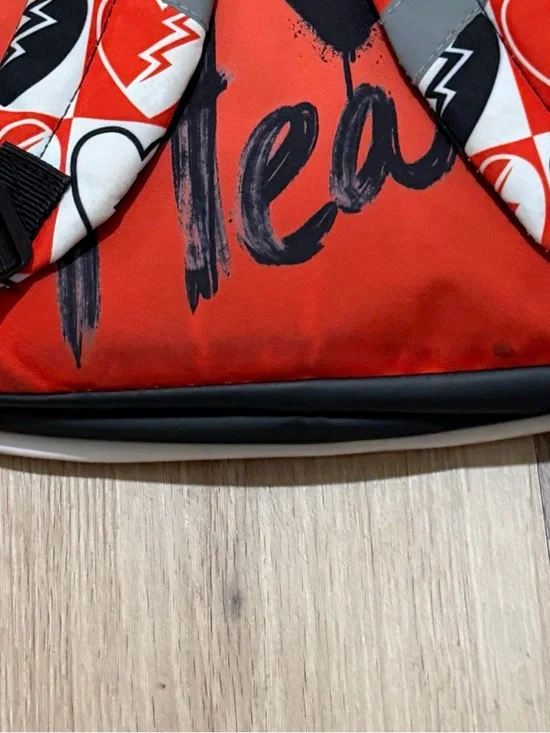 Disney Descendants: The Rise of Red "Rebel at Heart" girls' 17-inch backpack - Picture 5 of 7